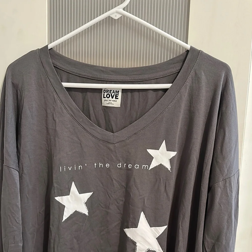 Peace Love World grey Shirt with White Stars - Picture 2 of 3